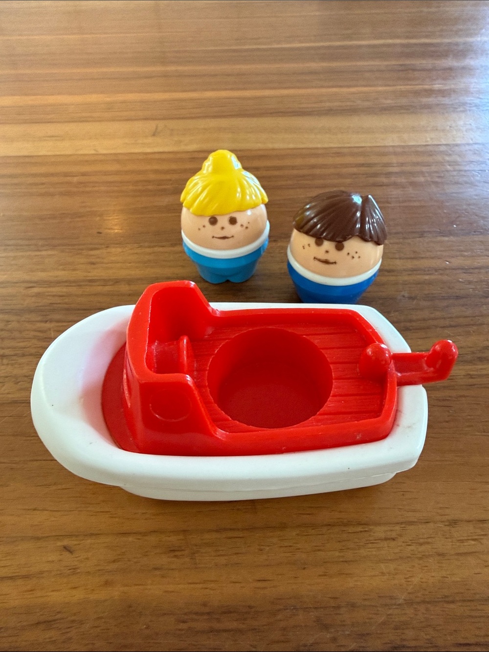 VINTAGE 80s Little Tikes Toddle Tots Tug Boat & figures  Collectible Toy